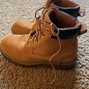 Boys Eddie Bauer boots size 3